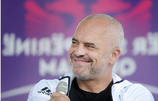 Rama i përvishet komentuesit: Të marrsha të keqen e emrit, e paske…