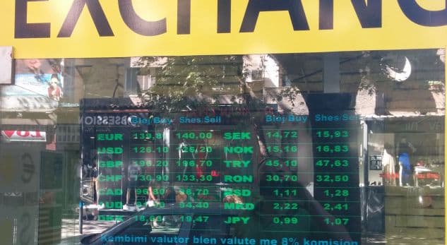 Dy persona të maskuar grabisin "Exchange" në Fier