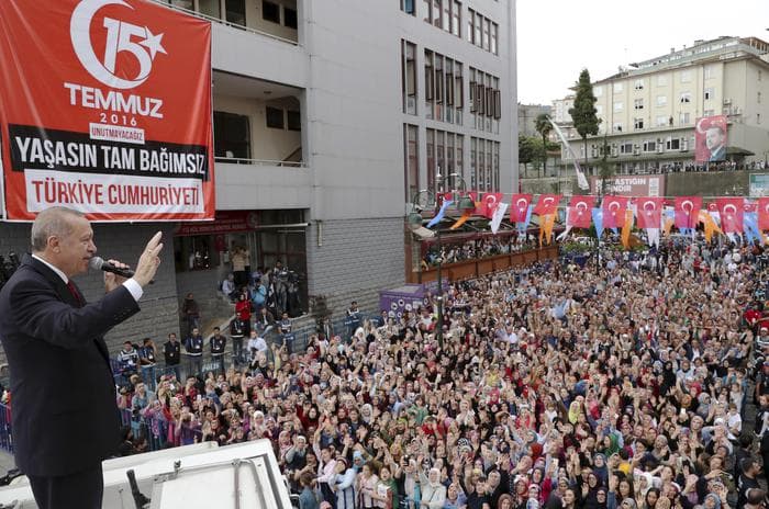 Erdogan: Do të bojkotojmë produktet elektronike amerikane (VIDEO)