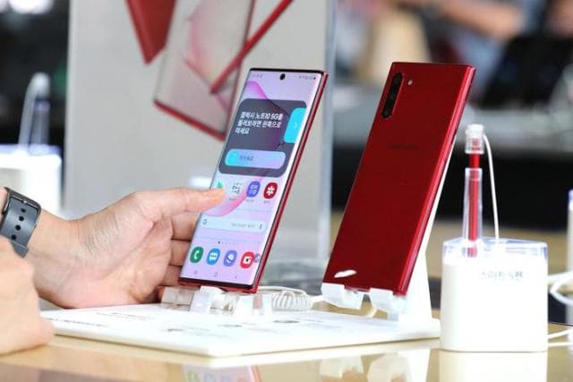 Bien shitjet globale të smartfonëve. Samsung dhe Huawei konkurojnë “kokë më kokë”
