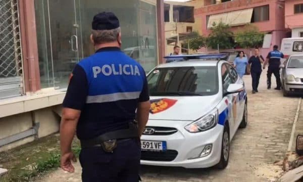 Bie aksidentalisht nga ballkoni, humb jetën 60-vjeçari në Fier