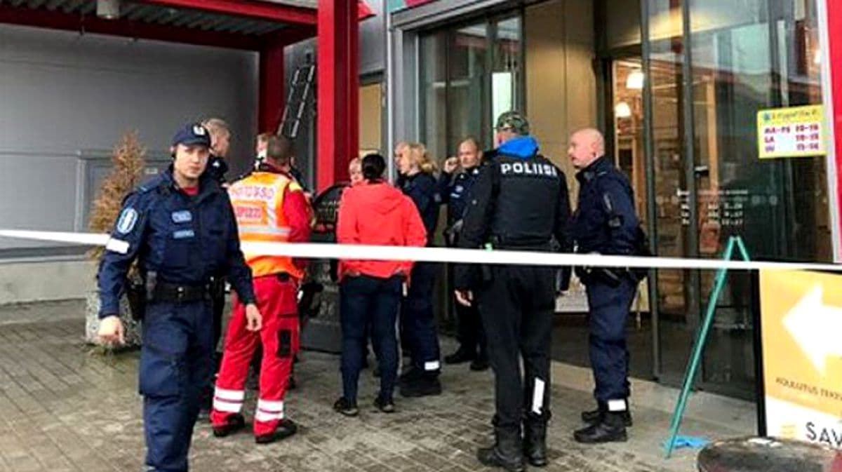 Finlandë, studenti sulmon në shkollë