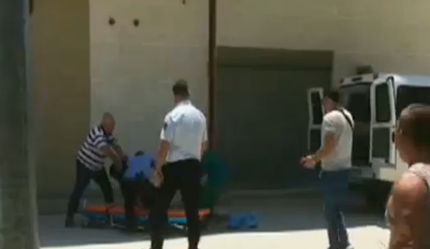 Kavajë/ Dy grupe përplasen me armë mes vete, vritet kalimtari i pafajshëm, plagosen 5 persona, reagon Presidenti Meta (VIDEO)