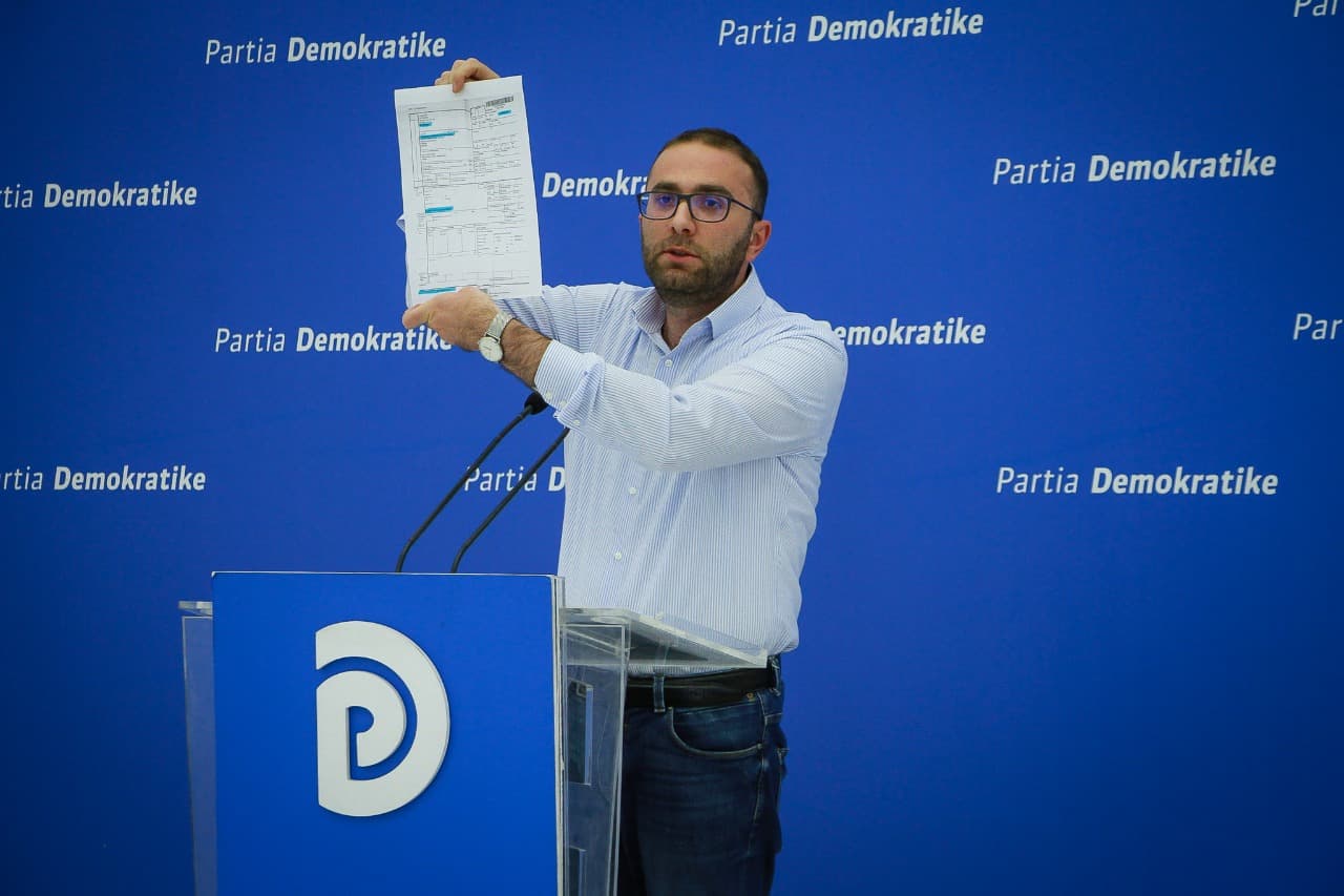 PD i drejton tre pyetje kryeministrit Rama për Agim Kajmakun
