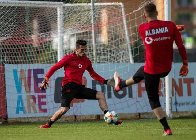 Selmani pranë kalimit te Fenerbahche, e konfirmon trajneri aktual i shqiptarit