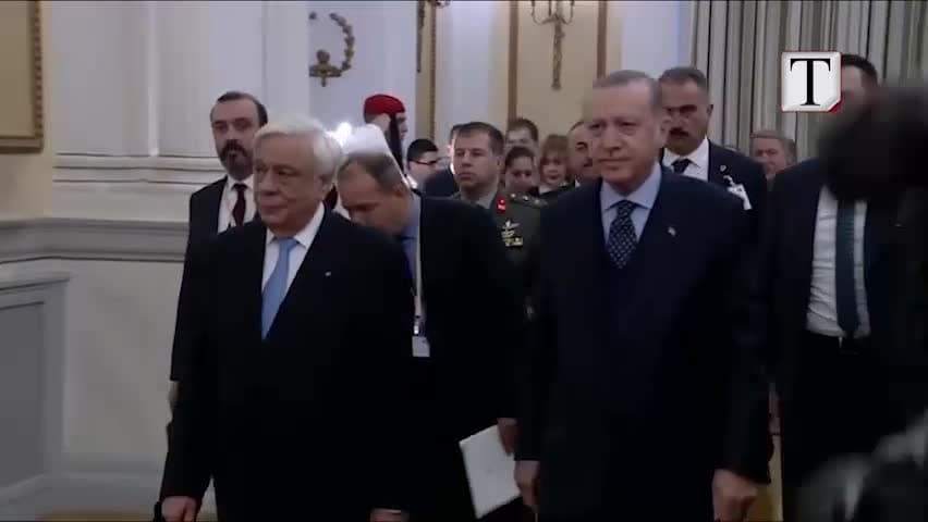 Tensioni Greqi-Turqi, presidenti Pavlopulos inspekton flotën (VIDEO)