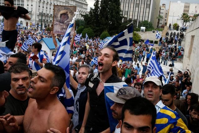 Policia greke përplaset me protestuesit për marrëveshjen e emrit me Maqedoninë