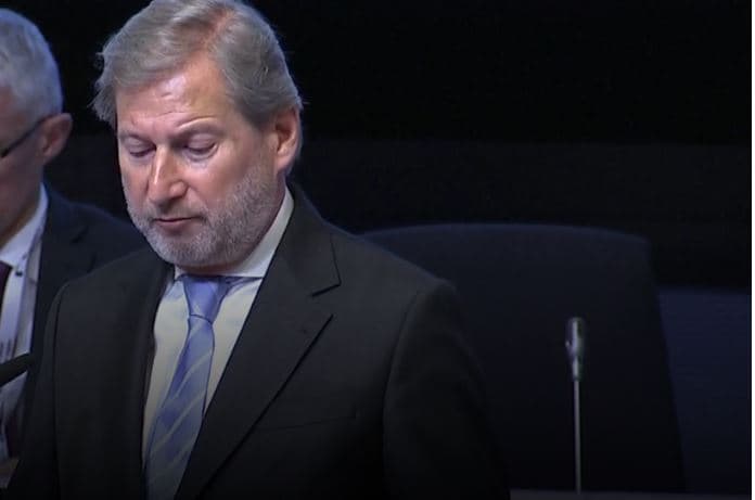"Emri", Hahn i bën thirrje presidentit maqedonas: Ivanov të marrë përgjegjësi për marrëveshjen