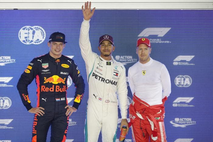 Formula 1, Hamilton triumfon në pistën e Singaporit