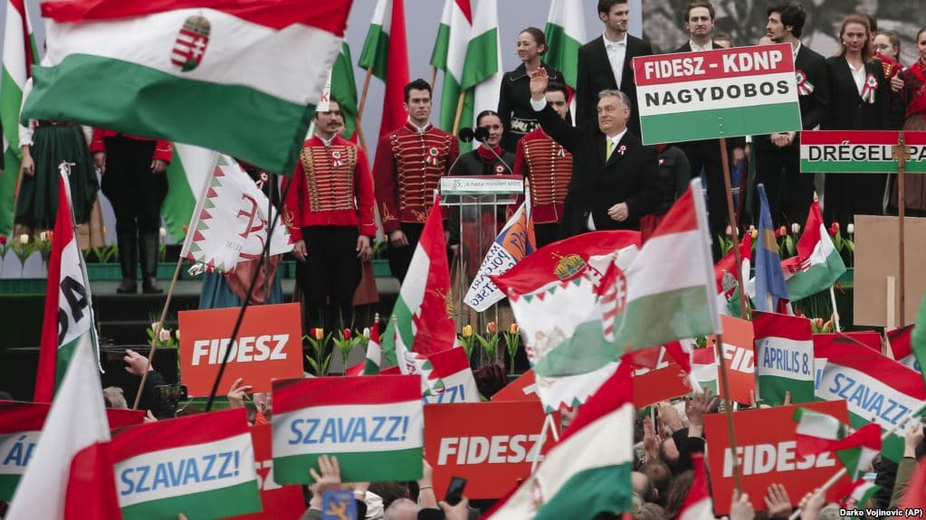 Hungarezë e polakë në mbështetje të Orbanit 3 javë para zgjedhjeve
