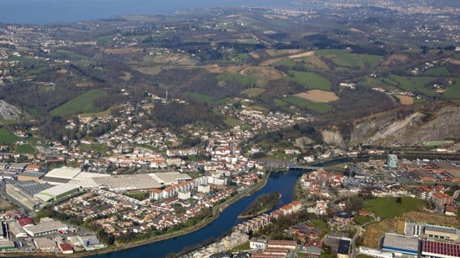 Ishulli që ndahet mes dy shtetesh prej 350 vitesh (FOTO)