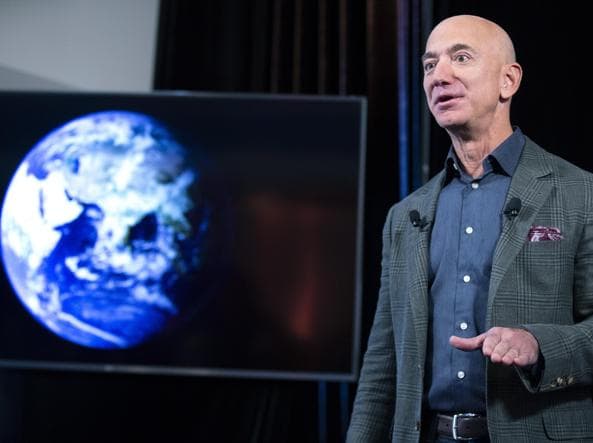 Dhuroi 10 miliardë dollarë, Jeff Bezos i "Amazon" filantropi më bujar i 2020-ës