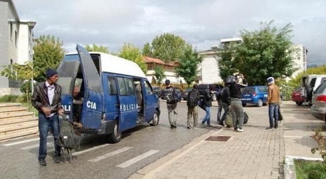 “Stafeta” godet rrjetin e trafikantëve, kalonin emigrantë drejt vendeve europiane