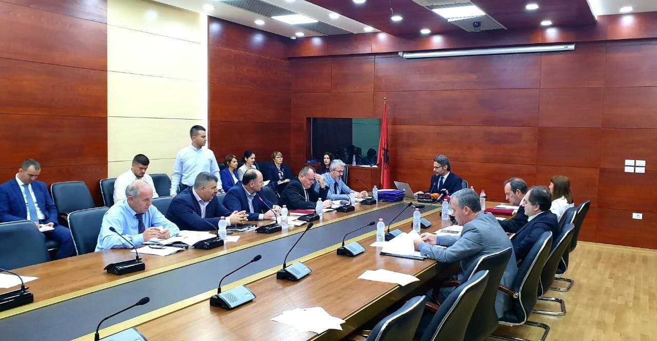 Rregullorja për pikëzimin e garuesve mban “peng” Kryeprokurorin (VIDEO)