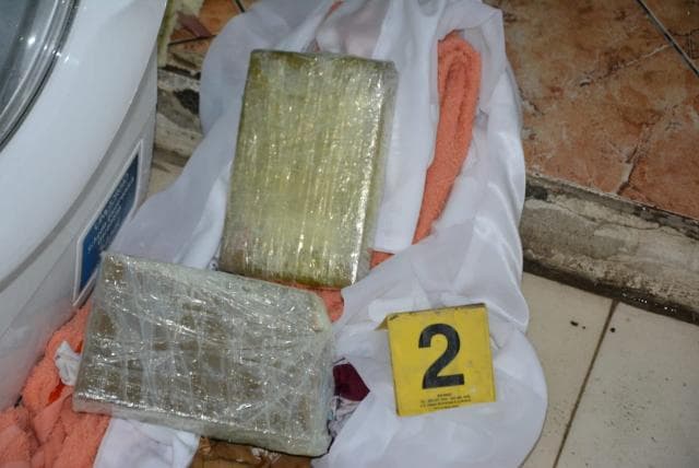 U kap me 1.2 kg kokainë, gjykata liron nga burgu 50-vjeçaren