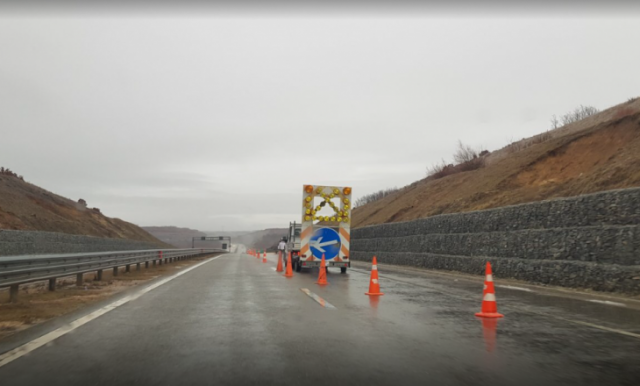 Përmbytje edhe në Kosovë, rrëshqitje dheu në autostradën "Ibrahim Rugova"