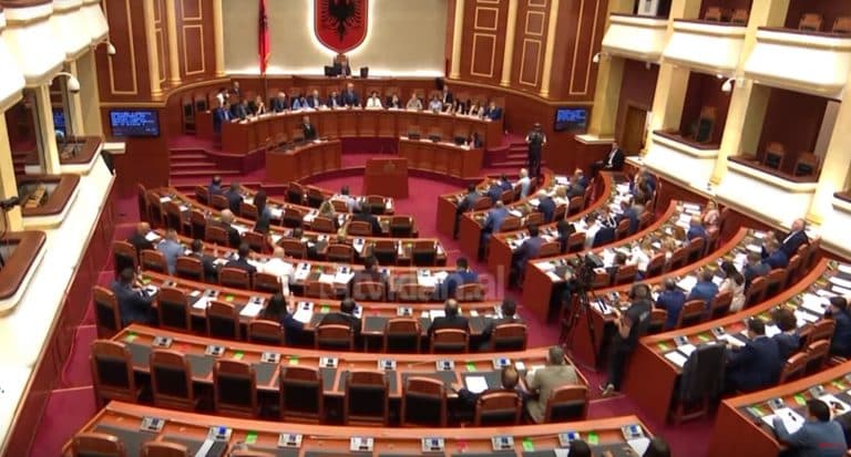 Miratohet ligji për Gardën e Republikës! Kuvendi rrëzon dekretin e Metës për “karrierën ushtarake”