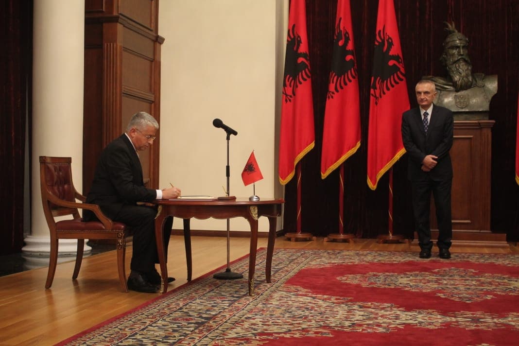 Sandër Lleshaj betohet si ministër i Brendshëm