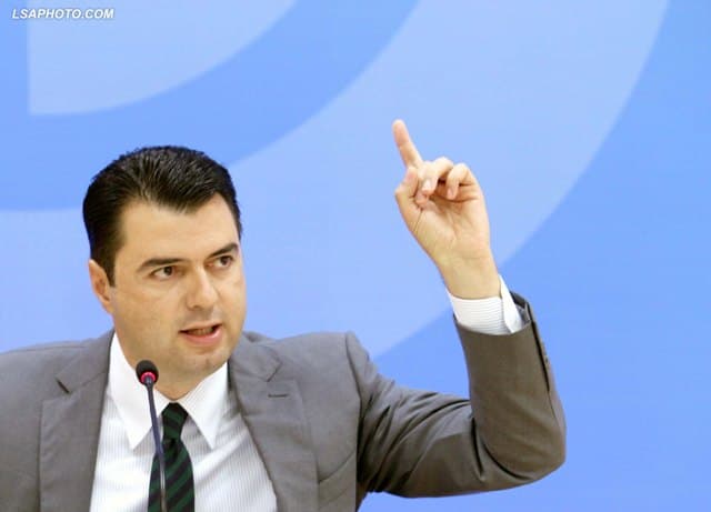Policët në arrati, Basha: Operacionin për arrestimin e dekonspiroi vetë Xhafa