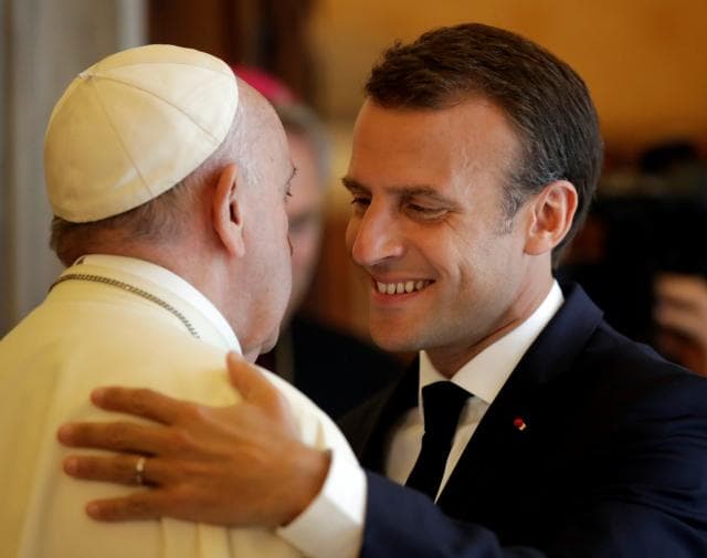 Papa dhe Macron flasin për varfërinë, emigrimin dhe Evropën në një takim të gjatë në Vatikan