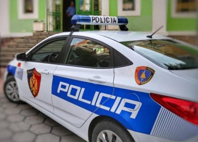 Durrës: Gjendet i pajetë në banesë 76 vjeçari, dyshohet se u vetëvra me armë gjahu