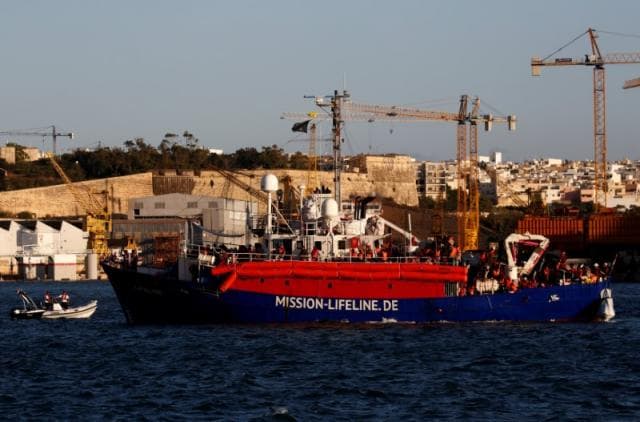 Malta paralajmëron se nuk do të lejojë më anijet e shpëtimit në portet e saj
