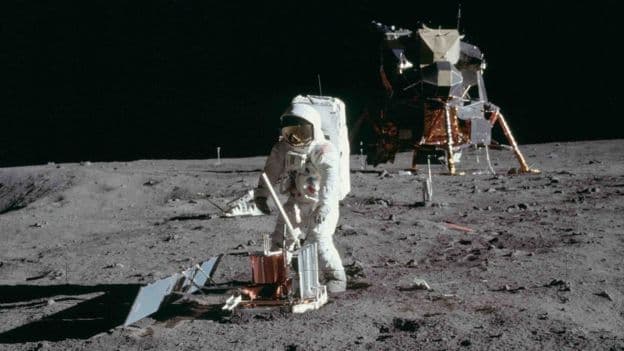 Astronauti amerikan Buzz Aldrin që shkeli në hënë me misionin Apollo 11, padit fëmijët e tij
