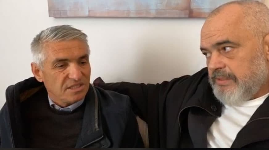 Kryeministri Rama viziton familjet Meçja dhe Gjana, që humbën familjarët nga tërmeti në Durrës (VIDEO)