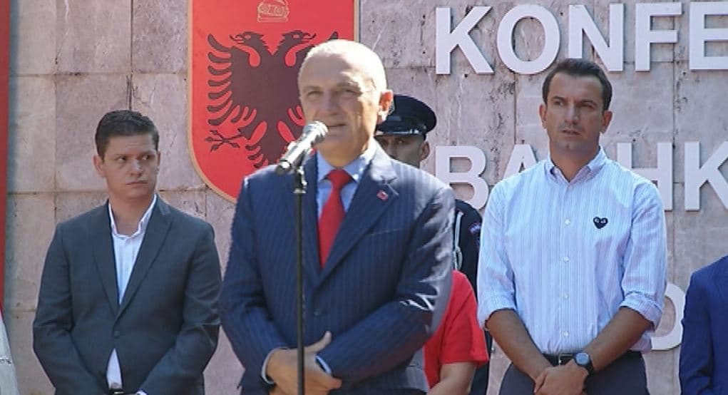 Meta nga Peza, mesazh politikës: T’i lëmë mënjanë interesat e ngushta e të bëhemi bashkë për integrimin (VIDEO)