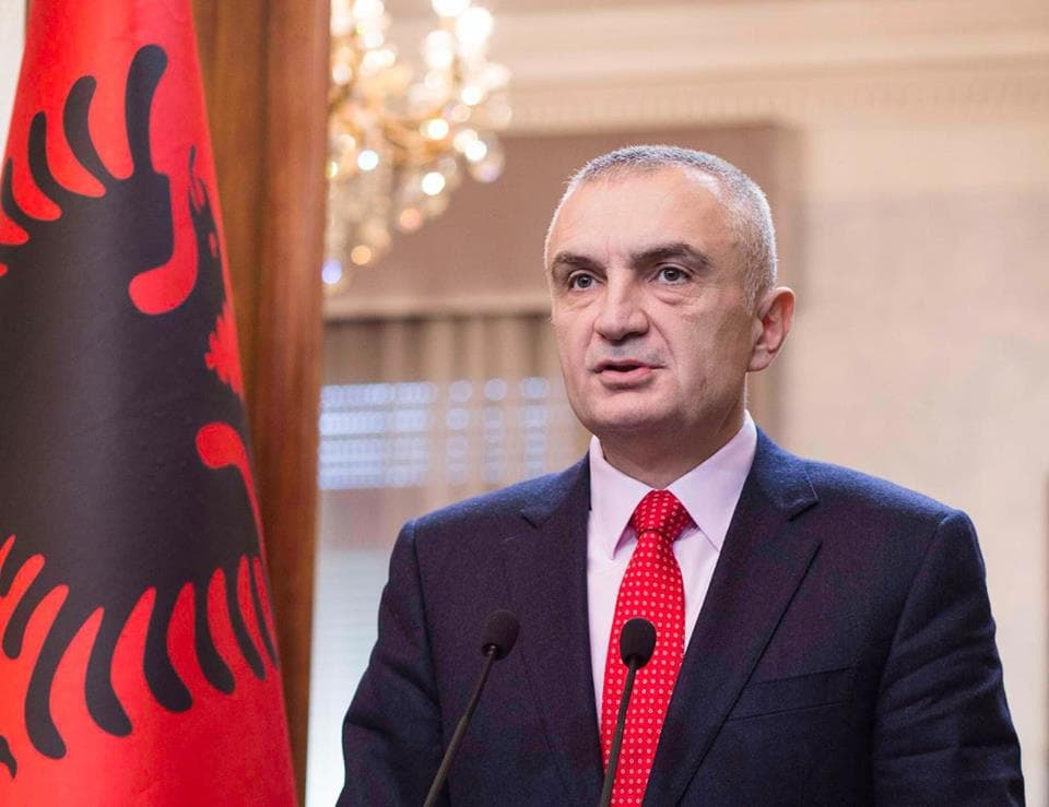 Meta reagon për protestën para Parlamentit: Keqardhje për aktet e dhunshme, të vendoset dialogu