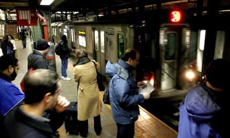 Nju Jorku u përgjysmon të varfërve çmimet e biletave në autobusë dhe metro