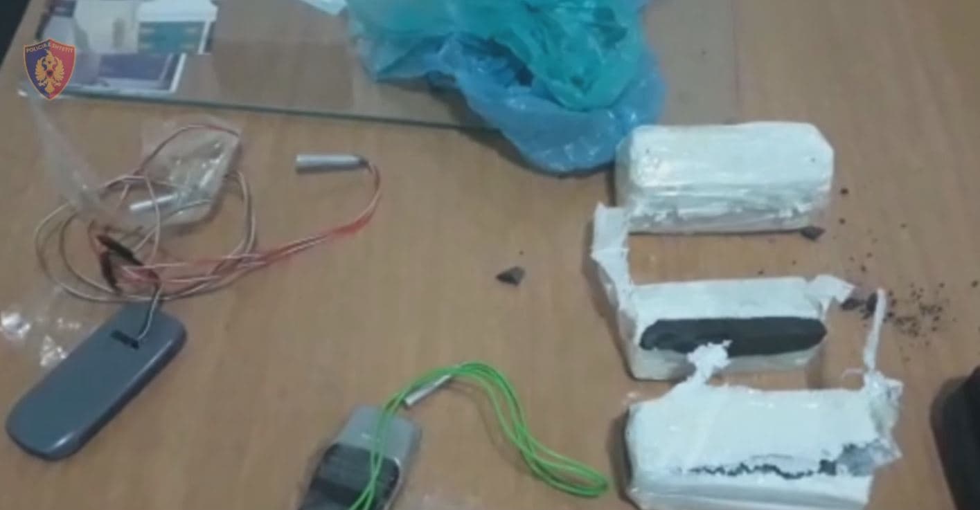 Pranga kuksianëve, kapen me mina me telekomandë (VIDEO)