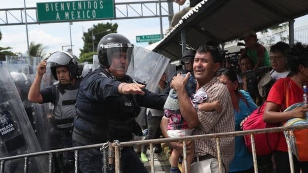 Mijëra emigrantë ndalohen nga policia e Meksikës në kufirin me Guatemalën