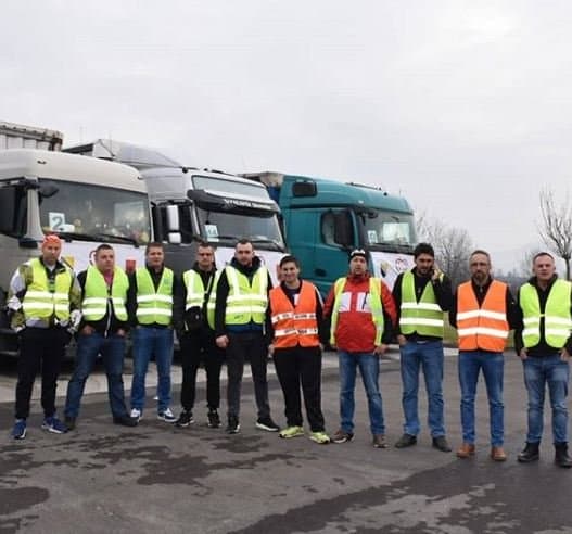 Një muaj pas tërmetit/ Autokolona me 300 ton ndihma nga Bosnja për Shqipërinë