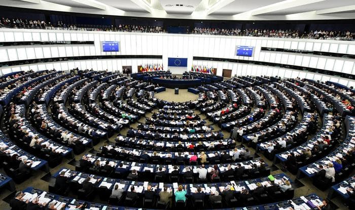 Direktiva për të drejtat e autorit, si po përpiqen t’i shpëtojnë pagesës gjigantët e internetit