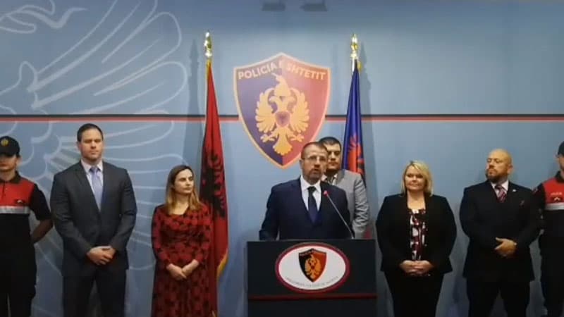 Shkatërrohen 7 grupe kriminale, dërgonin klandestinë nga Shqipëria në SHBA, Kanada e Britani, 6 të arrestuar mes tyre 2 policë