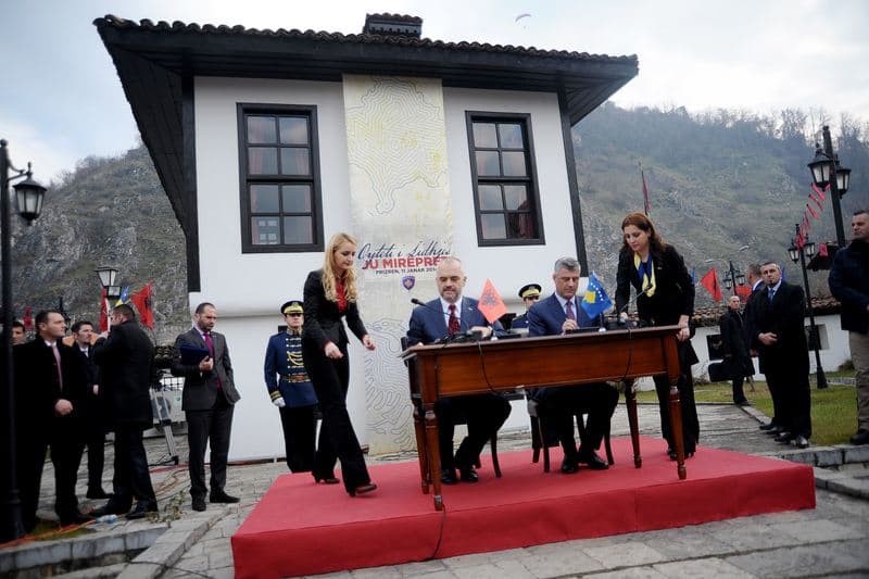 Katër vjet më parë, mbledhja e parë e përbashkët e kabineteve të Shqipërisë dhe Kosovës