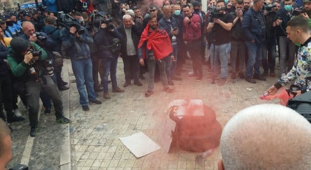 Protesta para Parlamentit, pranga 8 personave, 9 të tjerë procedohen në gjendje të lirë