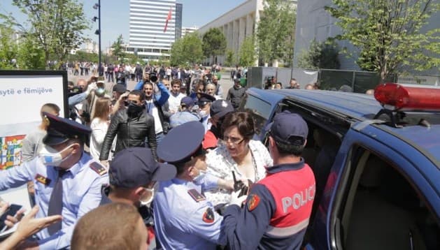Protesta, Komisioneri për Mbrojtjen nga Diskriminimi: Është ushtruar forcë fizike ndaj grave