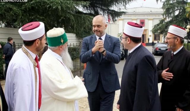 Rama: Nesër hapen xhamitë, nga java e ardhshme çelim aktivitetet e tempujve me kufizimet përkatëse