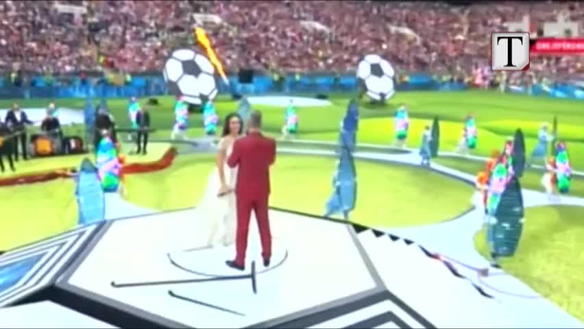 FOX kërkon ndjesë për gjestin e Robbie Williams (VIDEO)