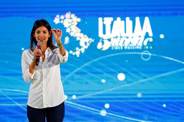 Kryetarja e bashkisë së Romës shpallet e pafajshme, reagojnë Di Maio dhe Salvini