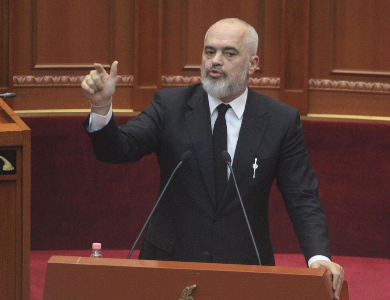 Dëmet nga tërmeti/ Rama: Do ta përballojmë vetë gjithçka, sikur asnjë kokërr leku mos të vijë nga bota