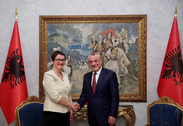 Ruçi pret deputetët e Kuvendit të Kosovës: Një hap pozitiv i bashkëpunimit mes dy vendeve