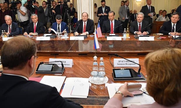 Zyrtarët amerikanë dhe rusë mbajnë bisedimet e para përpara takimit Trump-Putin