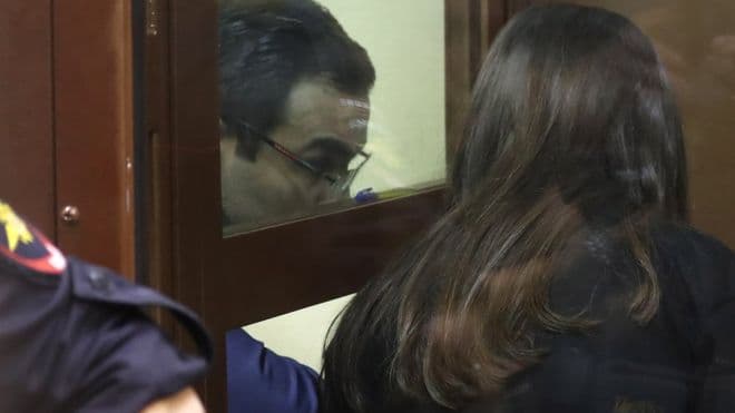 Ekzekutuan të atin se i torturonte, mbeten në burg tre motrat ruse