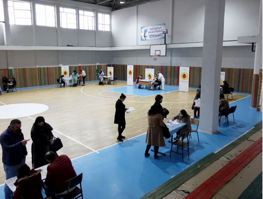 “Jemi afër një lajmi të madh”, ja kush do vaksinohet përveç mësuesve