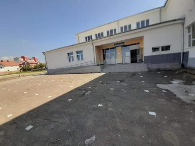 Nxënës me Covid, në Kosovë mbyllet shkolla e parë