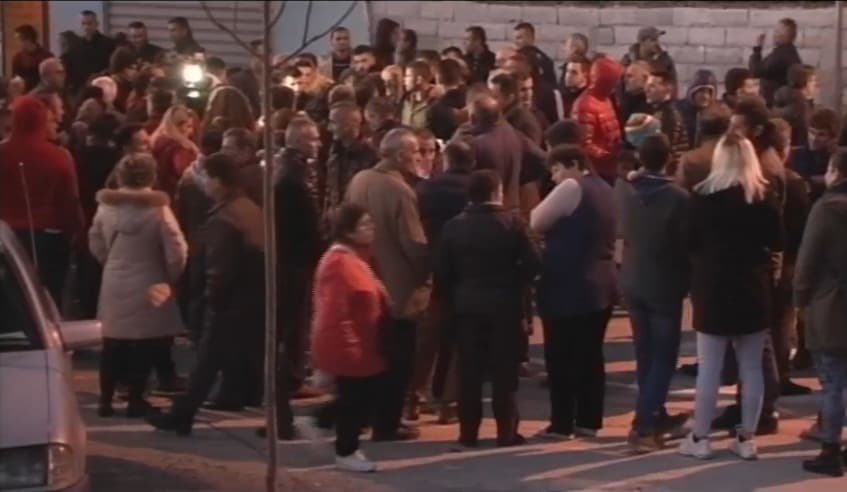 Pas Astirit, në protestë edhe banorët e Shkozës, bllokohet rruga