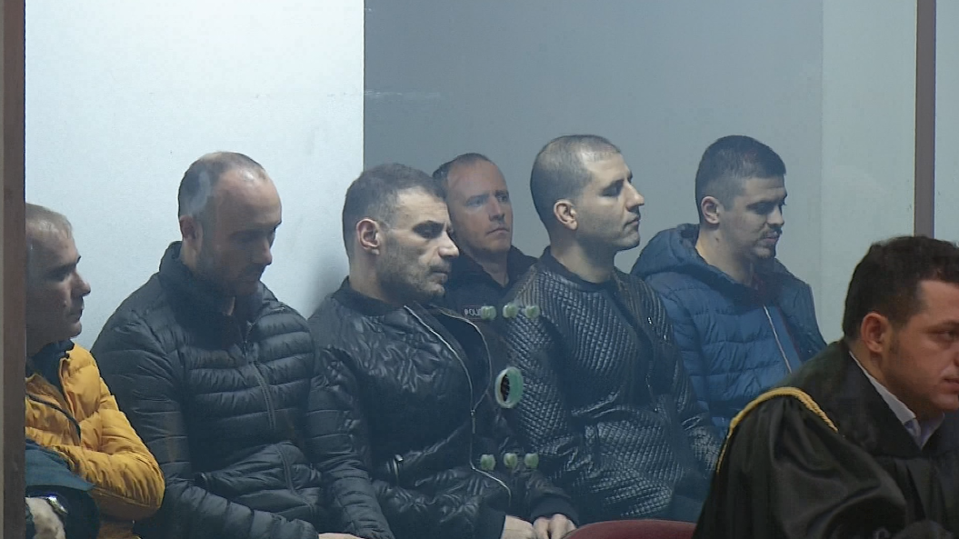 Krimet e Rënda dënojnë Emiljano Shullazin me 14 vite burg, 41 vite për shokët e bandës